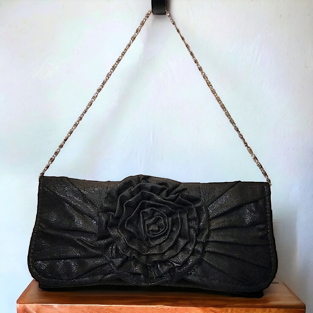🤷 ✨ UNBRANDED | ✨🖤🌹 Black Glimmering Rose Clutch | EUC ✨